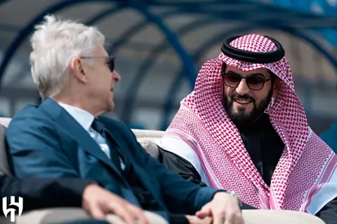 من أجل هيرنانديز؟.. بن نافل يغادر إلى فرنسا لإنهاء صفقات الهلال